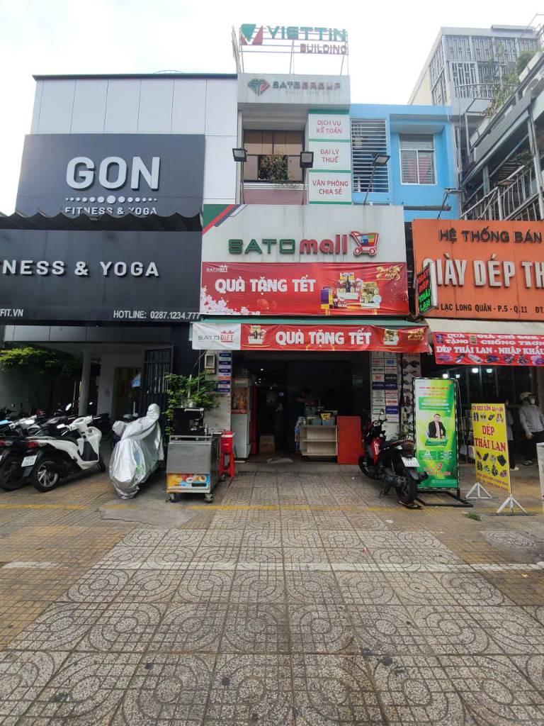 Bán nhà mặt tiền Lạc Long Quân, Quận 11, 5x21m CN hơn 100m2, vỉa hè rộng 6m, nhỉnh 200tr/m2