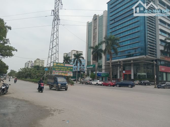 Bán tòa nhà văn phòng KCN Vĩnh Hoàng, Mặt phố Tân Mai 1200m2, MT 30m, Giá 158 tỷ