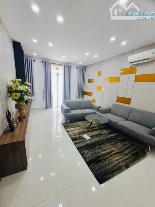 Bán Nhà 5 tầng CÓ THANG MÁY đường TL44, phường THẠNH LỘC, Q12, 60m².DÒNG TIỀN 12tr/th
