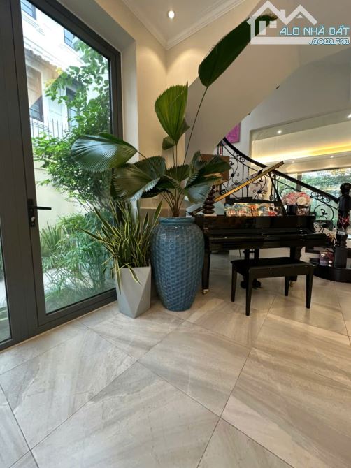 BÁN BIỆT THỰ C7 CIPUTRA VIEW HỒ CÔNG VIÊN SÂN GOLF - 380M2 - 12M MẶT TIỀN - SÁT LOTTE