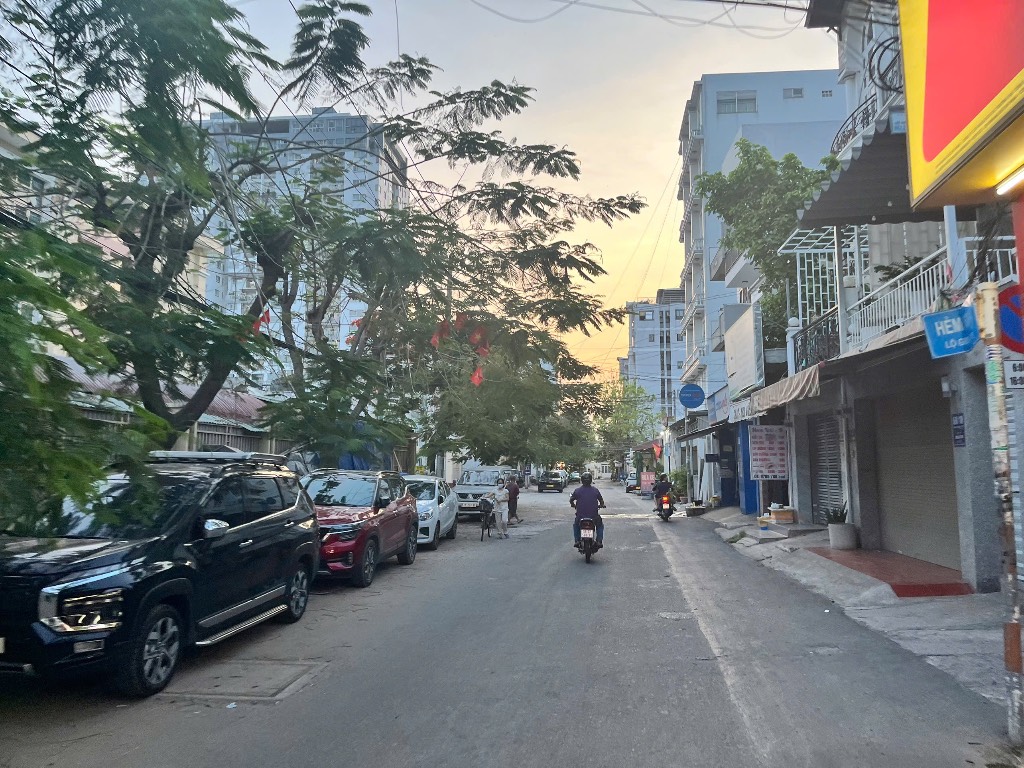 Bán nhà Lâm Văn Bền Quận 7, thiết kế lấy sáng lấy gió vào từng ngóc ngách, 5x20m 4 tầng, nhỉnh 12 tỷ