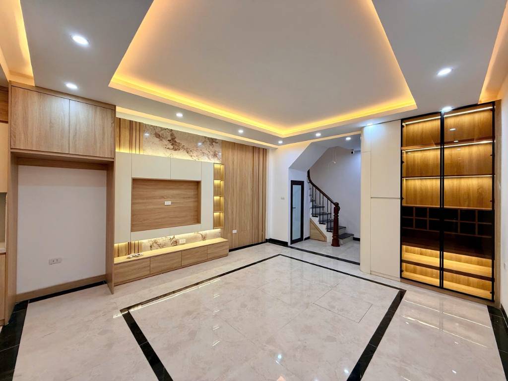 Bán nhà Trương Định Hoàng Mai, nhà mới kính koong, ngõ thông, có thang máy, vị trí đẹp