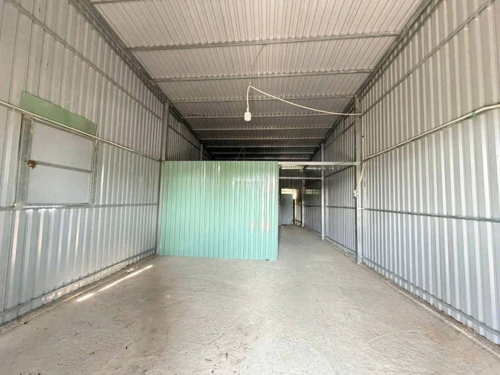 Bán đất lúa đường xe máy tặng nhà mái tôn lưới rào bao quanh dt 1000m2 xã Nhựt Chánh giá 1 tỷ
