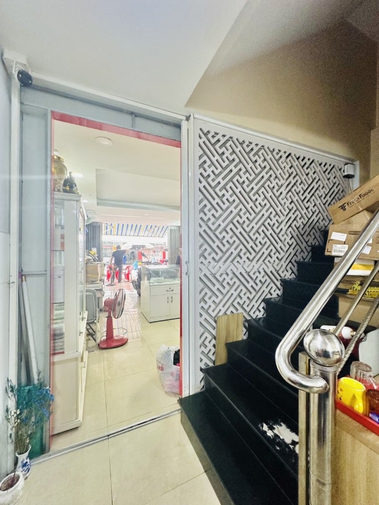 Bán nhà mặt tiền Phan Xích Long Quận 11, dt 60m2 4 tầng giá 12.2 tỷ sổ hồng riêng