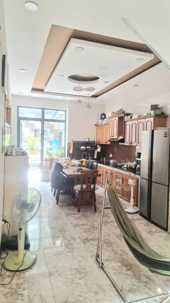Bán nhà 3 lầu Đỗ Xuân Hợp, khu Phước Bình, Quận 9, đường 8m, vị trí đẹp, giá TLCC