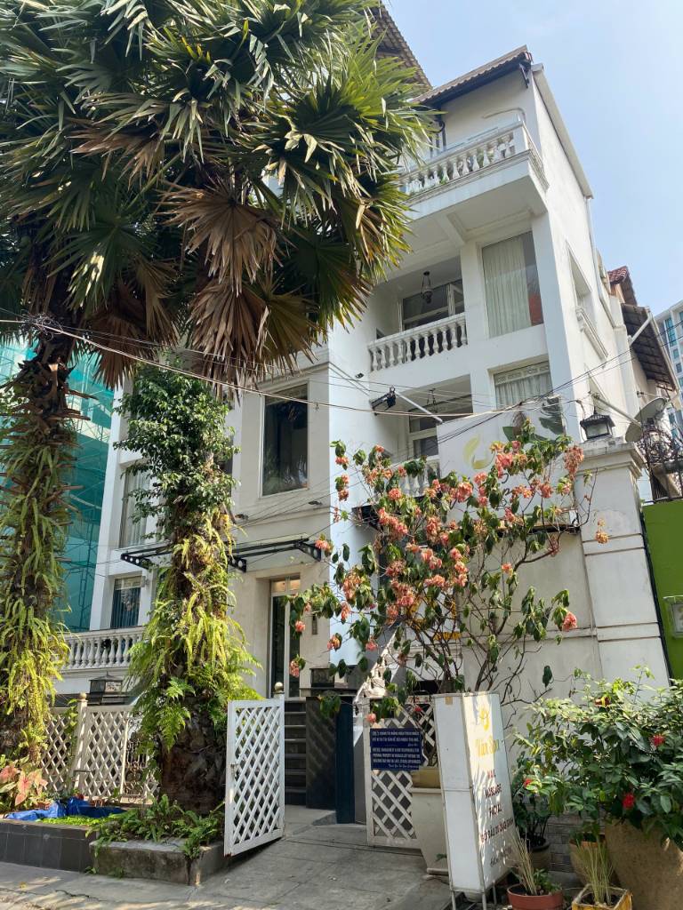 Siêu hiếm, bán biệt thự Nguyễn Văn Hưởng Thảo Điền, view sông, 15x25m hầm 4 tầng, giá 130 tỷ