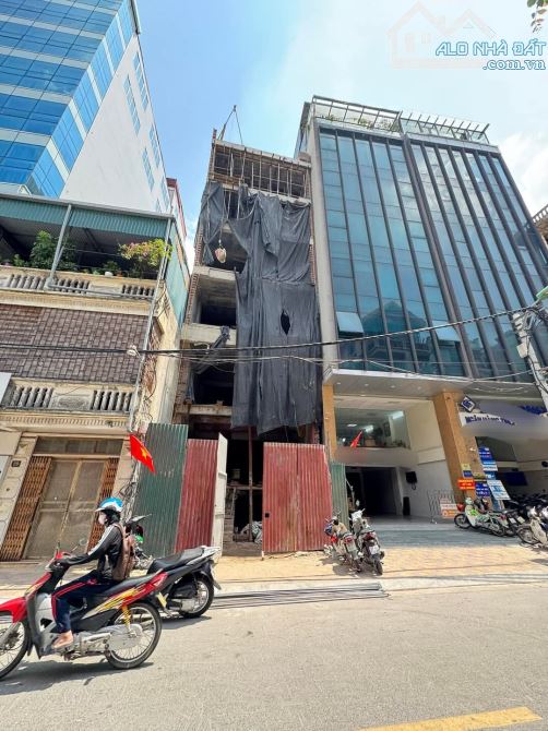 Bán nhà mặt phố Hoàng Văn Thái 150m2, 9 tầng, cho thuê hơn 100 triệu/tháng, chỉ 45 tỷ.