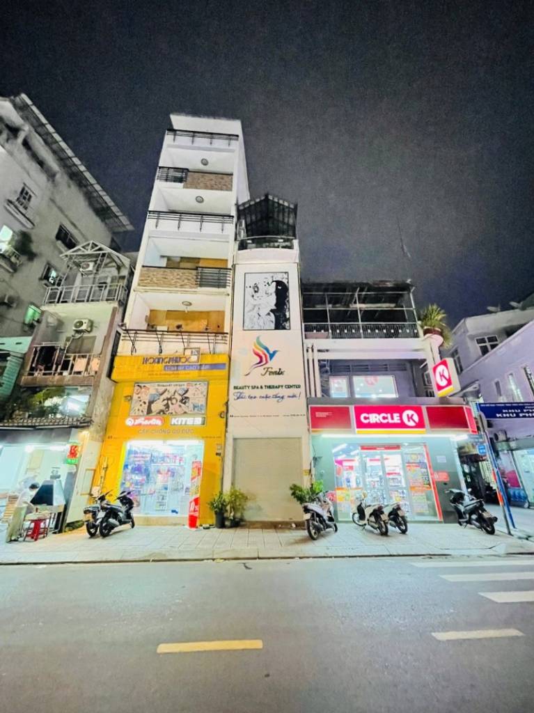 Bán nhà mặt tiền Huỳnh Văn Bánh, Phú Nhuận, 4.2x12m, nở hậu 4 tầng, chỉ 19.2 tỷ
