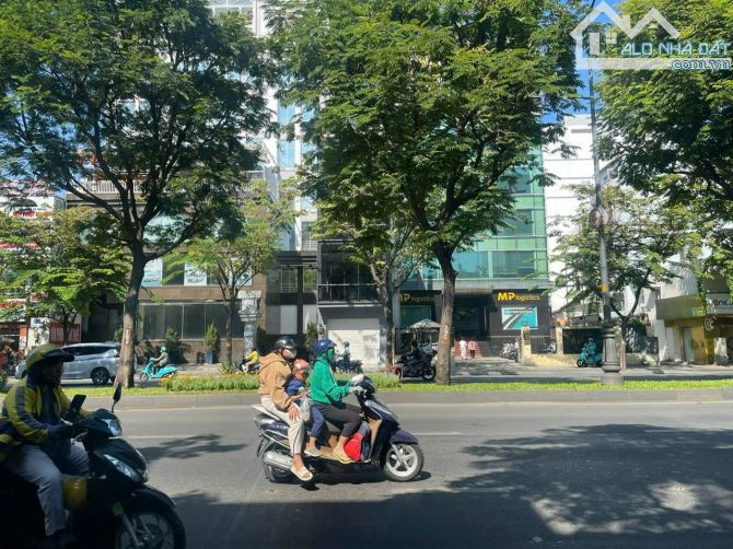 BIỆT THỰ TÚ XƯƠNG - DÀNH CHO GIỚI THƯỢNG LƯU. DT: 230M2(12X20M) - 3TẦNG - HĐT:560TR/TH