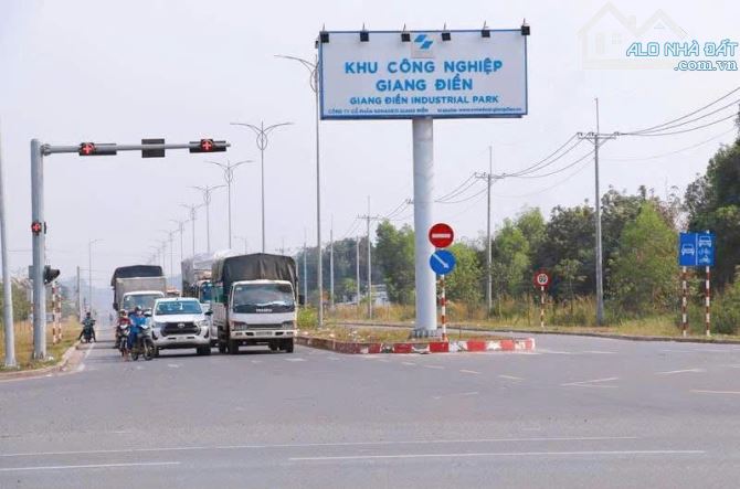 Bán 9000m2 đất SKC thời hạn 2075 ngay KCN Giang Điền, Trảng Bom, Đồng Nai giá chỏ 3tr/m2