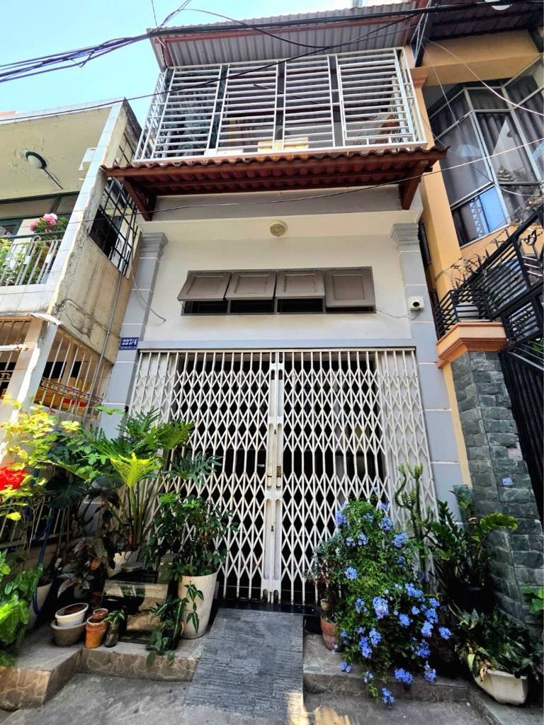 Bán nhà Nguyễn Trọng Tuyển, Phú Nhuận, dt 32m2, giá 5.98 tỷ, gần sân bay