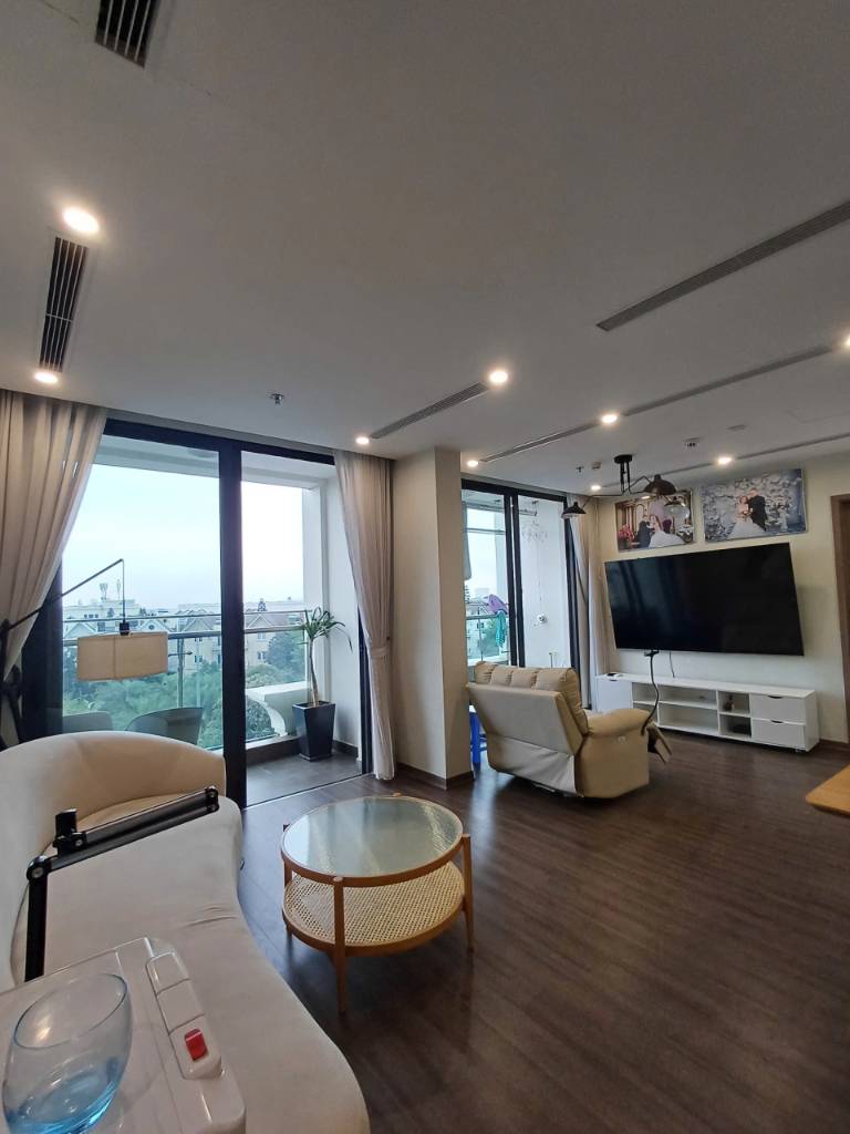 Bán căn hộ 3 phòng ngủ Vinhomes Symphony Long Biên, tiện ích ngập tràn, view nội khu