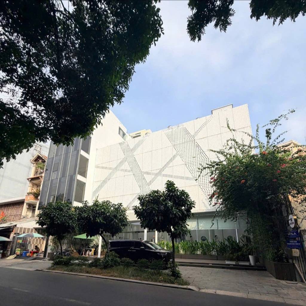Bán nhà mặt tiền Hoa Lan Phú Nhuận DT 8 x 18m 4 tầng HĐT 150tr/th giá bán 48 tỷ