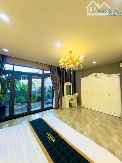 Biệt thự đẹp hẻm nhựa 8m tại sân bay phường 2 Quận Tân Bình, diện tích 6x20m, 1 trệt 3 lầu