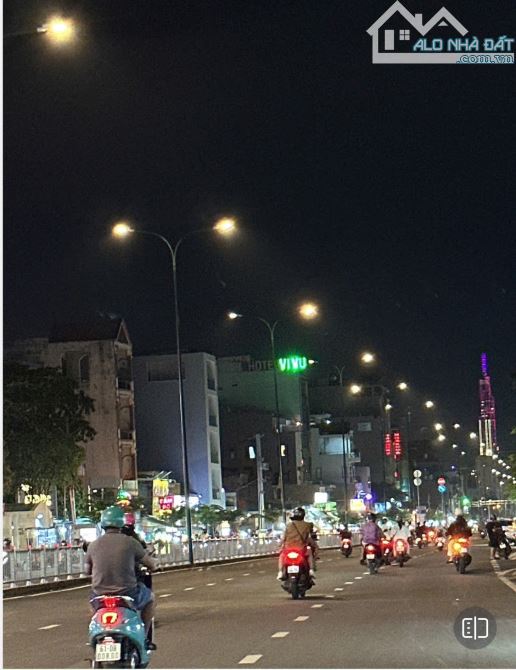 Bán nhà 5 lầu vài bước ra Dương Quảng Hàm ngắm Landmark 81 ngang 5.5m 93m2 11PN 15.5 tỷ