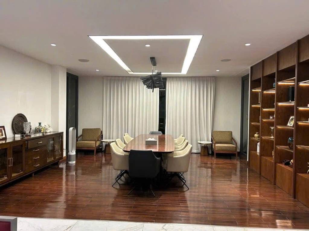 Bán nhà mặt tiền Võ Văn Tần Quận 3, 6 tầng thang máy, diện tích 10x20m giá 85 tỷ