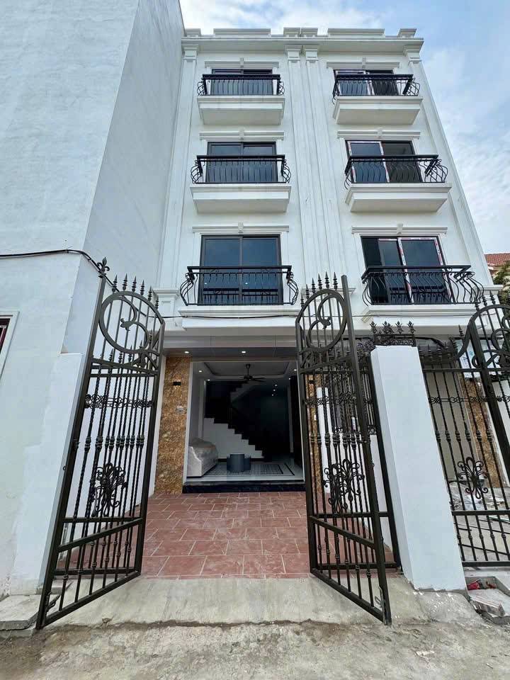 Bán nhà Xã Phụng Châu Huyện Chương Mỹ, dt 45m2 4 tầng, trục chính kinh doanh giá 3.83 tỷ