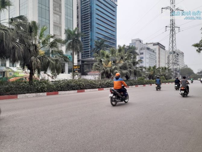 Bán tòa nhà văn phòng VIP KCN Vĩnh Hoàng - Mặt phố Tân Mai DT 1250m2, MT 30m, Giá 158 tỷ