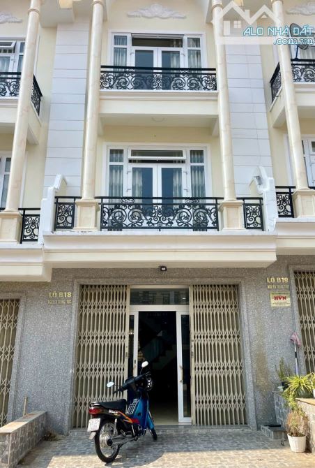 Bán nhà khu Golden Hill Đà Lạt.