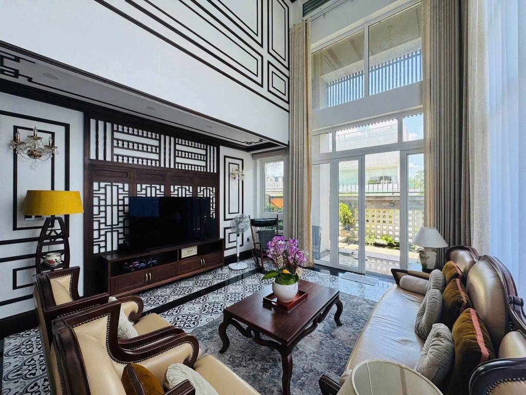 Bán nhà góc 2MT Giang Văn Minh Quận , dt 25 x 20m 2 tầng thu nhập 350 triệu/th giá 150 tỷ