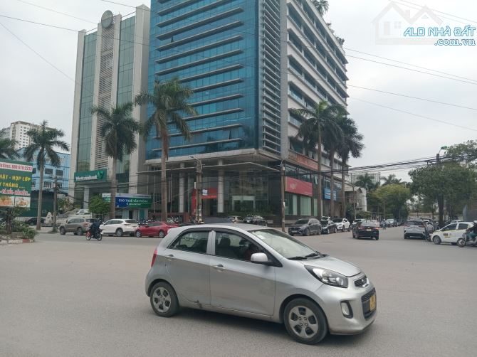 Bán tòa nhà văn phòng KCN Vĩnh Hoàng - Mặt phố Tân Mai 1150m2, MT 30m, Giá 158 tỷ