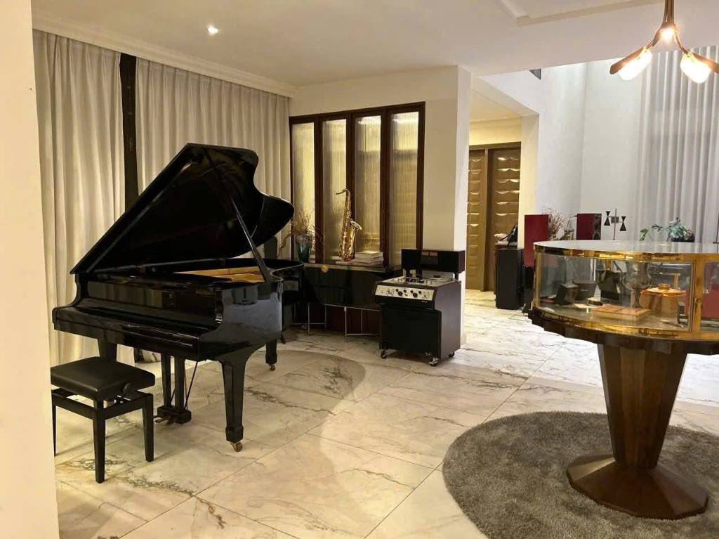 Bán nhà mặt tiền ngay Thủ Khoa Huân Quận 1, dt 21 x 30m CT 2 hầm 14 tầng giá 700 tỷ
