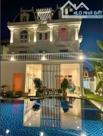 Bán gấp biệt thự đường Trần Quốc Thảo, dt: 14x23m 2 hầm 4 tầng hồ bơi.