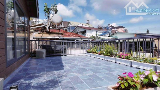 Cần bán villa mặt tiền đường Thánh Tâm, P.05, Đà Lạt – Giá chỉ 7.5 tỷ!