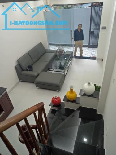Cần bán gấp nhà phố Quan Nhân Dt 45m2, x5 tầng Mt 4,5m. Giá 5,1 tỷ Lh 0911551516