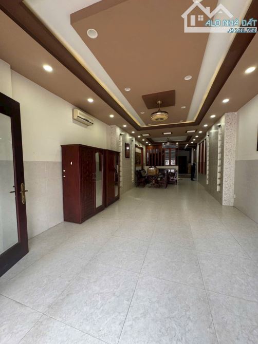 Bán showroom đang cho thuê mặt tiền đường Lê Văn Phẩm,gần siêu thị GO,phường 5 tp Mỹ Tho