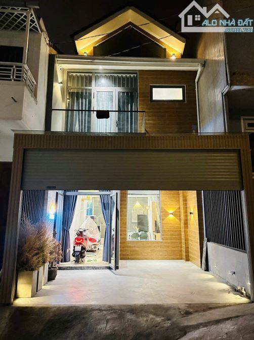 🏡 Cần bán Nhà Phố Nhà Hẻm Xe Hơi, Nguyễn Trung Trực, P.04, Đà Lạt , Gần Hồ Xuân Hương.