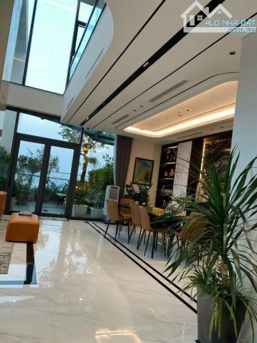 Chính chủ gửi bán căn Duplex 260m2- 4n3vs giá 44 tỷ tại Cc Mỹ Đình Pearl view hồ điều hòa