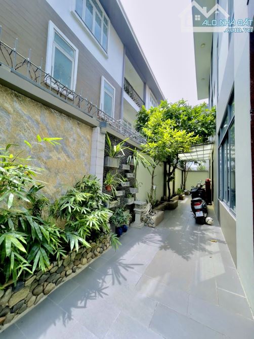 BIỆT THỰ COMPOUND NGAY GLOBAL CITY - CAO TỐC - ĐỖ XUÂN HỢP - 180M2 - 4 TẦNG ĐÚC MỚI