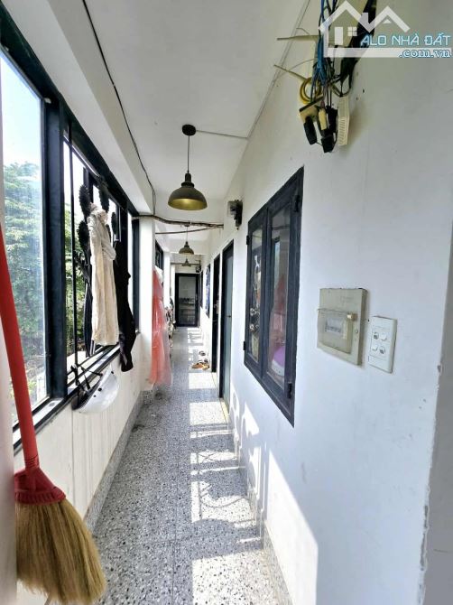 Bán nhà trọ căn hộ dịch vụ Gò Vấp, đường Dương Quảng Hàm, 260m2, 5 lầu, 31 phòng cao cấp