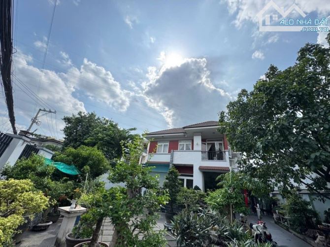 Bán đất và biệt thự - mặt tiền - 700m2 ngang 14m - Giá 3x tỷ - Hiệp Phú