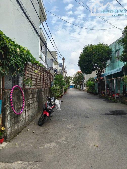 BÁN GẤP DÃY TRỌ LINH XUÂN - DT 10.5X18 180M2 - Ô TÔ ĐẬU NGÀY ĐÊM - 16 PHÒNG CHO THUÊ