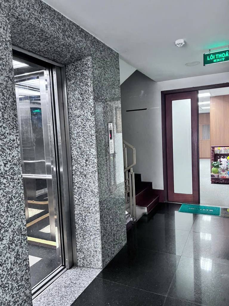 Bán tòa nhà MT Hoàng Việt, Tân Bình, 12x20m 2 hầm 10 tầng, HĐT 600 triệu/tháng, giá 135 tỷ