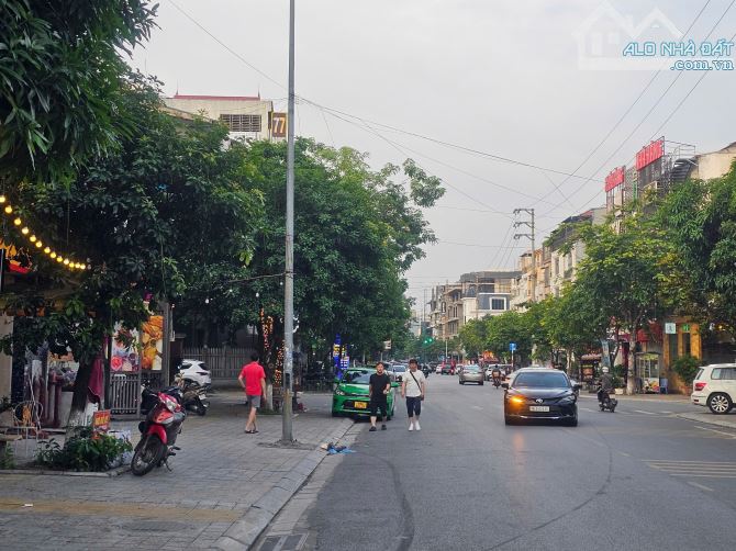 Bán biệt thự 3,5 tầng đường Ngọc Hân Công Chúa DT 225m, MT 14m, Hướng TB, Giá 35 tỷ