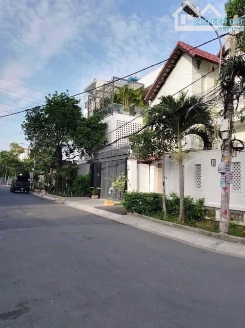 BIỆT THỰ GÓC 2 MẶT TIỀN ĐƯỜNG NHỰA 12M VỪA Ở KINH DOANH - 214M2 - NGANG 10.5M - 3 TẦNG