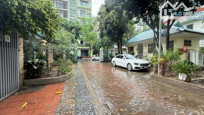 BIỆT THỰ VÕNG THỊ TÂY HỒ LÔ GÓC 2 MẶT TIỀN LỚN VỈA HÈ Ô TÔ TRÁNH GẦN HỒ 200M2 MT 12M 58TỶ