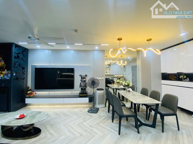 Chính chủ gửi bán căn hộ 3 ngủ + chung cư Capital ELitel 18 Phạm Hùng, full nt, view hồ