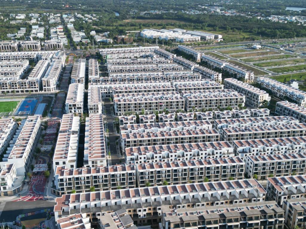 Bán nhà phố T&T Millennia City, 4 tầng 6x18m, gần trường FPT, phố ẩm thực, giá 5,7 tỷ full 100%