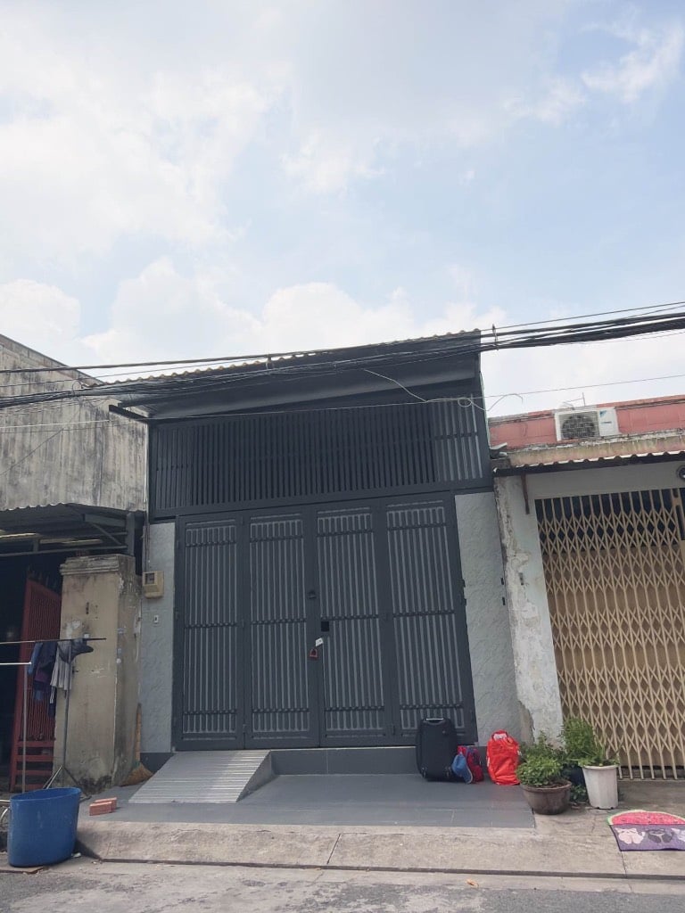 Bán nhà Thoại Ngọc Hầu, Tân Phú, dt 4x28.5m, 5PN, nhà đẹp ở ngay, Chỉ 9.9 tỷ TL
