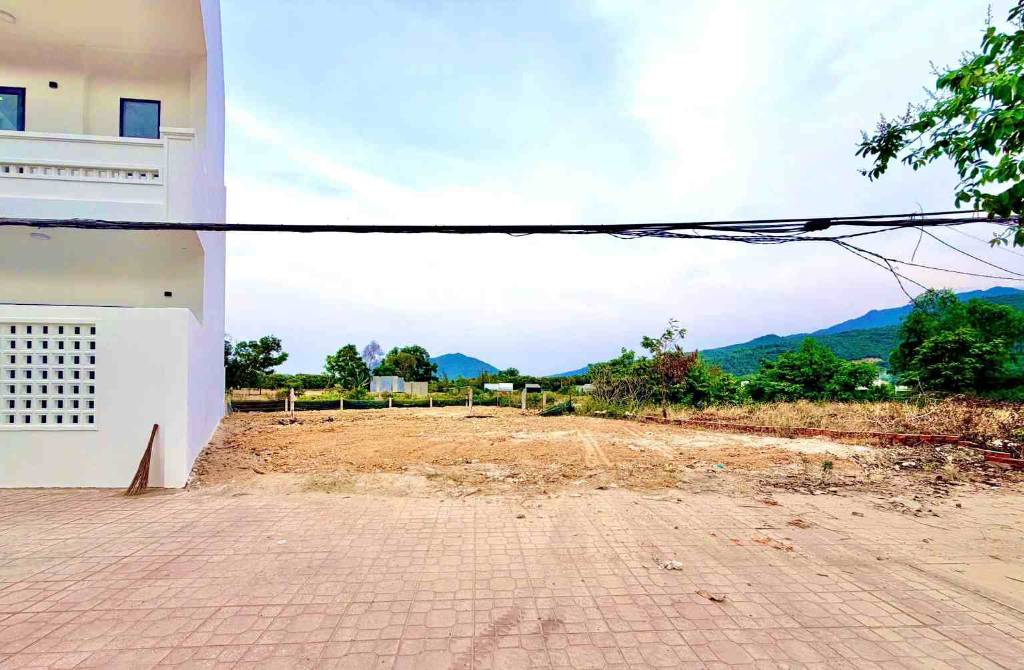 Bán đất 2 mặt tiền đường Phong Châu, Nha Trang, dt 124.7m2 giá 41 triệu m2