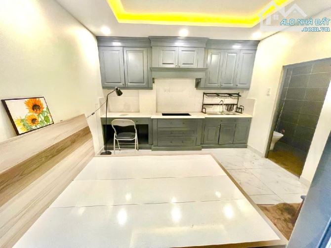 CĂN HỘ DỊCH VỤ 5 TẦNG - GẦN GA T3, P15, TÂN BÌNH - 15 PHÒNG DOANH THU 55TR/TH