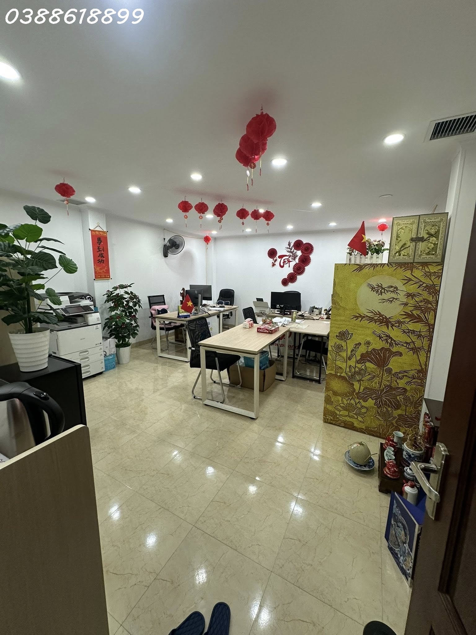 BÁN TOÀ NHÀ PHÂN LÔ TRUNG KÍNH, CẦU GIẤY, DT 85M2, 7 TẦNG THANG MÁY, Ô TÔ TRÁNH VỈA HÈ