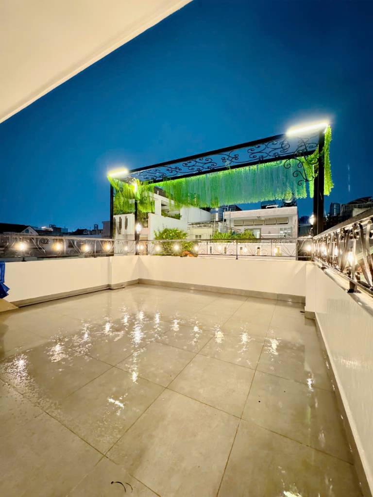 Ban tòa CHDV Đường Trường Sơn, Tân Bình, Dt10x20M, HĐT 150tr, giá 55 TỶ