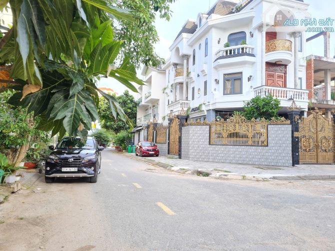 BÁN BIỆT THỰ SIÊU ĐẸP SIÊU HIẾM NGAY NGUYỄN VĂN HƯỞNG, THẢO DIỀN, GIÁ CHỈ 65 TỶ