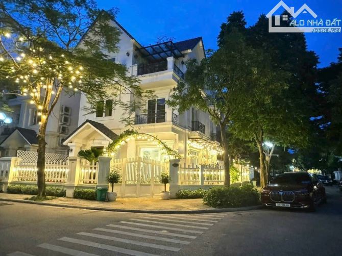 Biệt thự 3 mặt tiền Vạn Phúc, Hà Đông, 300m2, kinh doanh sầm uất, giá hơn 80 tỷ