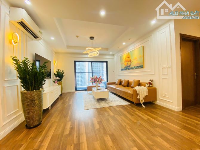 bán căn hộ Iris Garden Trần Hữu Dực dt 104m2, 3pn full nt sđcc căn góc 9 tỷ